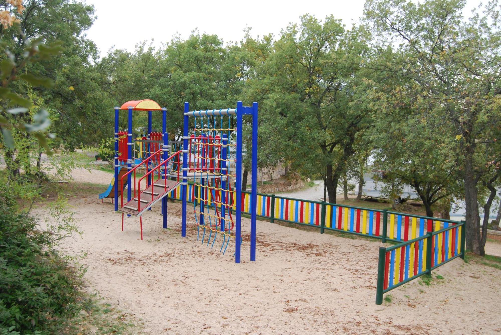 Camping De Cervera De Buitrago Zewnętrze zdjęcie
